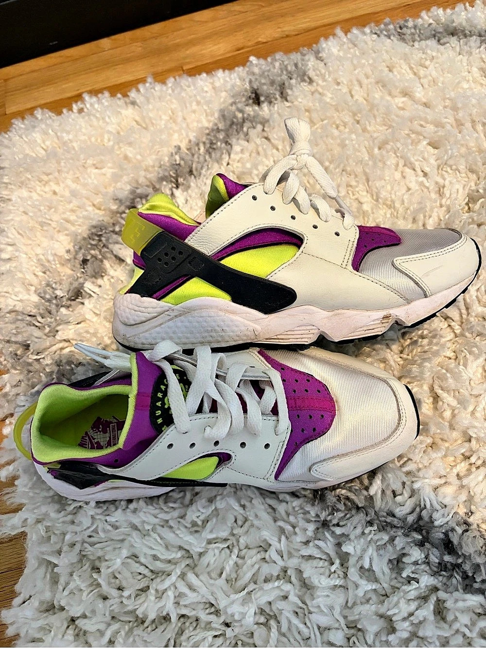 Nike Air Huarache 'Magenta' Sneakers White & Purple